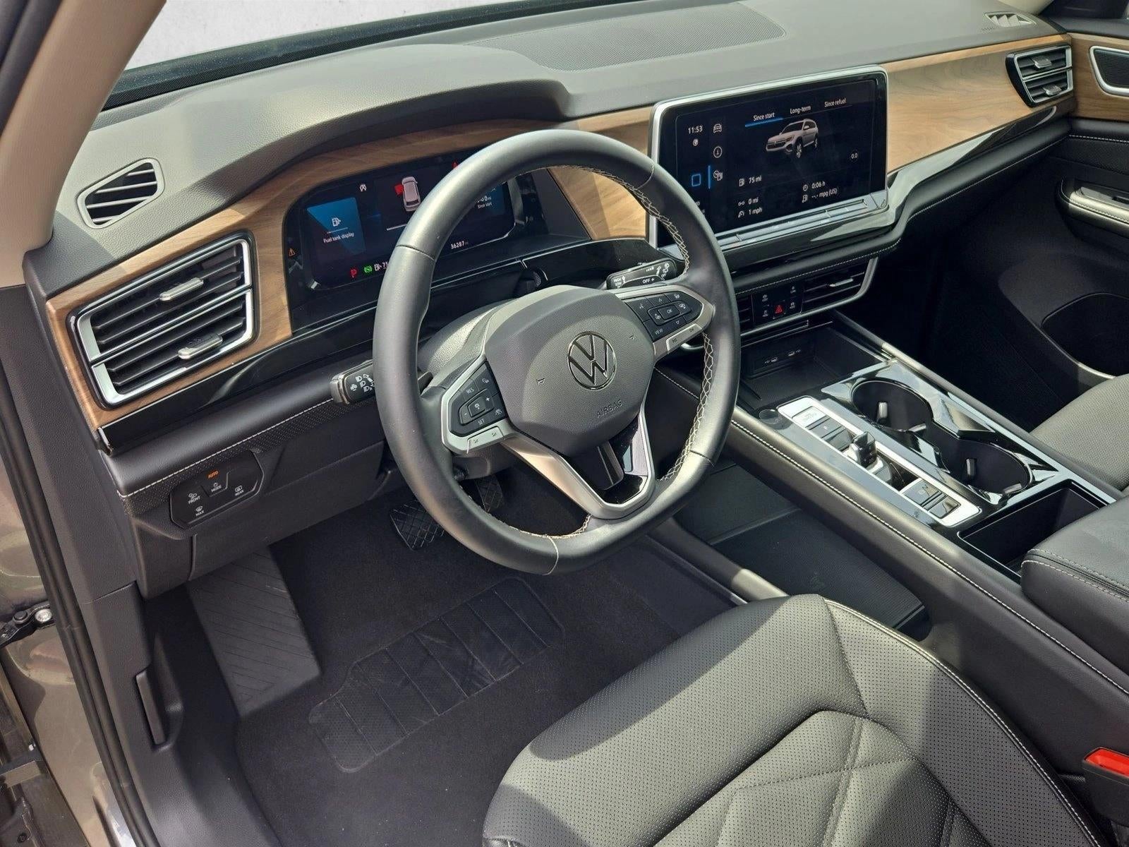 2025 Volkswagen Atlas 2.0T SE w/Technology