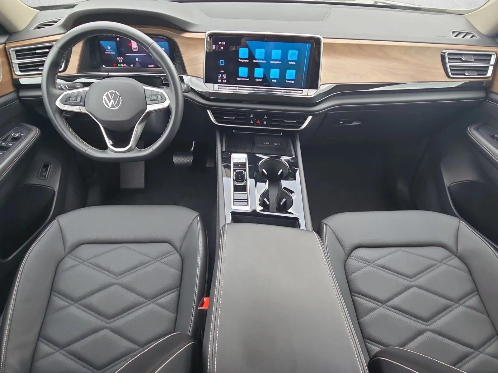 2025 Volkswagen Atlas 2.0T SE w/Technology