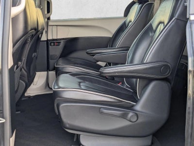 2023 Chrysler Pacifica Hybrid Limited