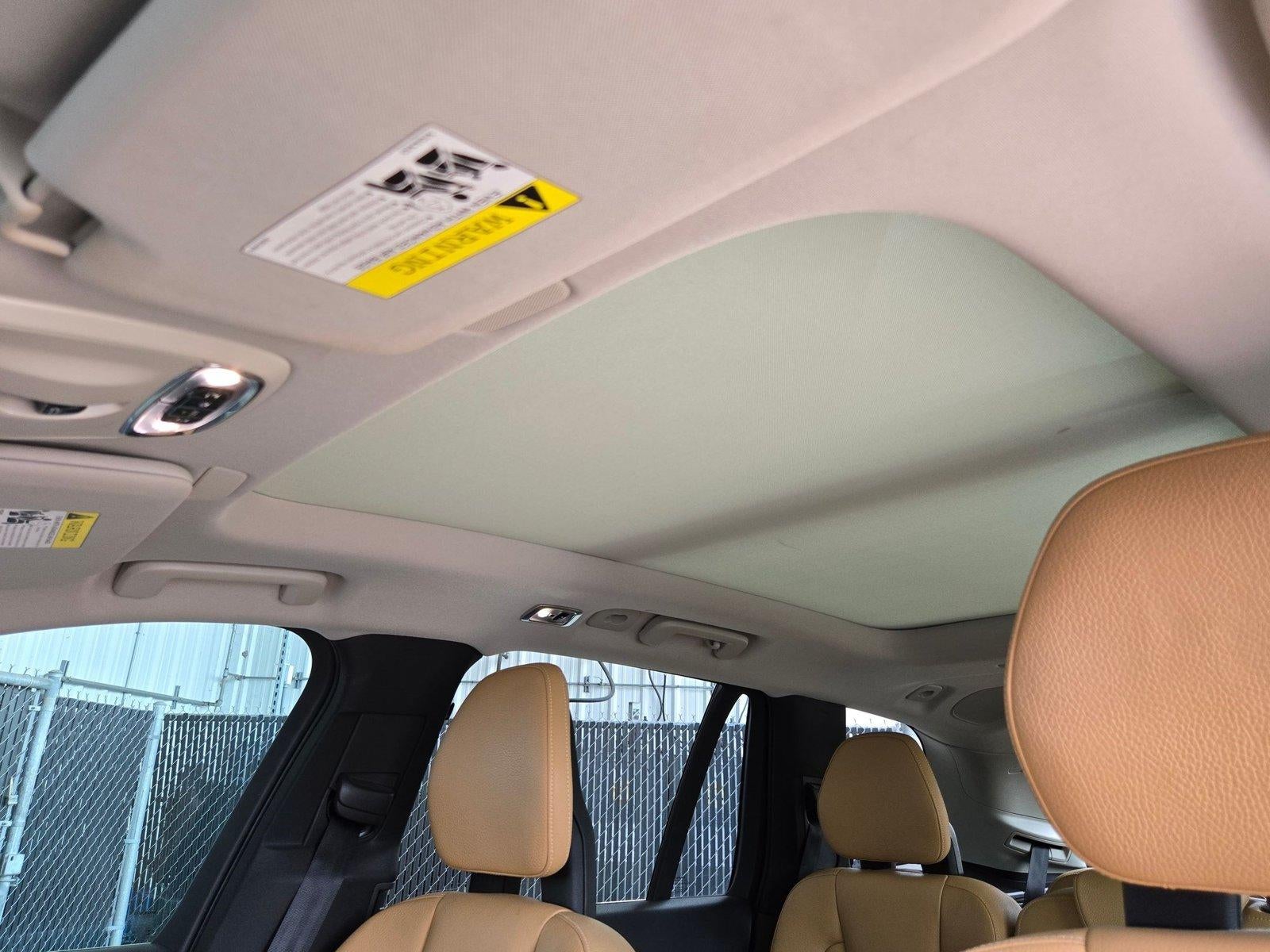 2016 Volvo XC90 T6 Momentum