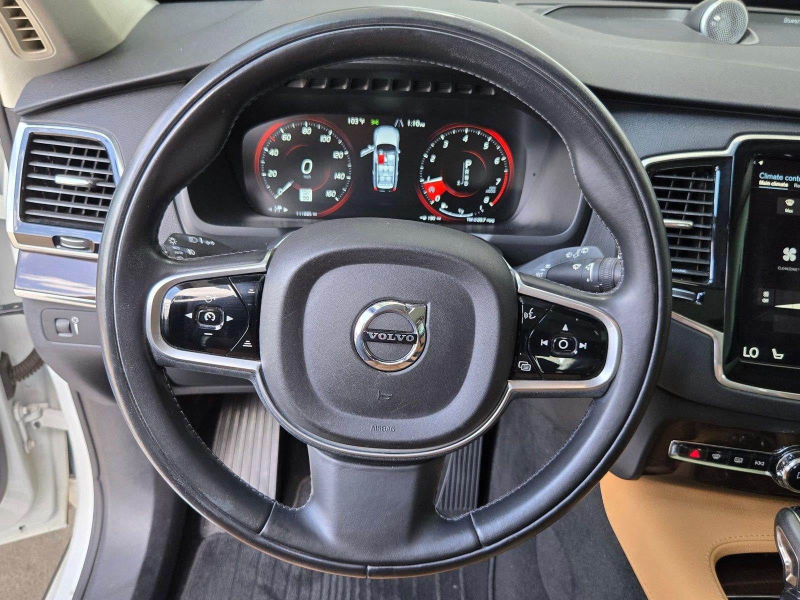 2016 Volvo XC90 T6 Momentum