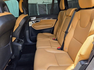 2016 Volvo XC90 T6 Momentum