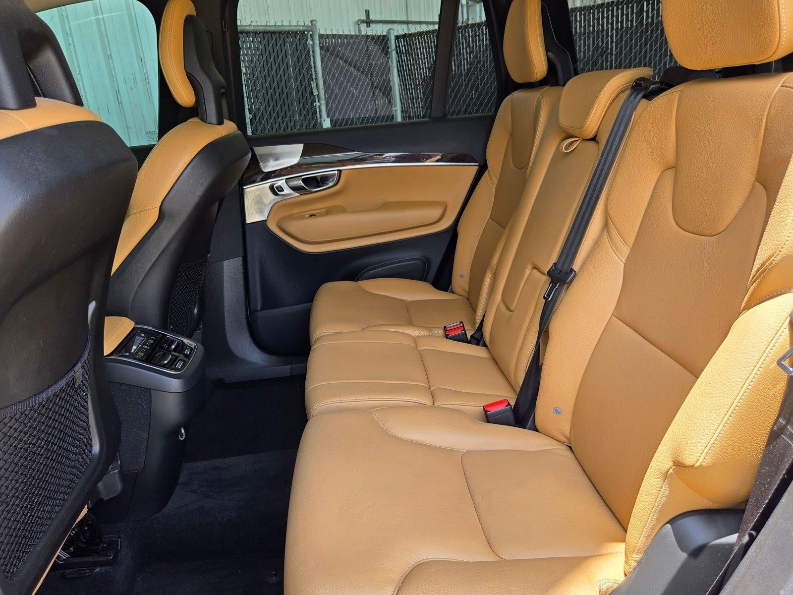 2016 Volvo XC90 T6 Momentum