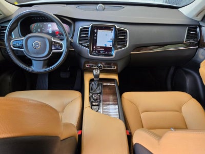 2016 Volvo XC90 T6 Momentum