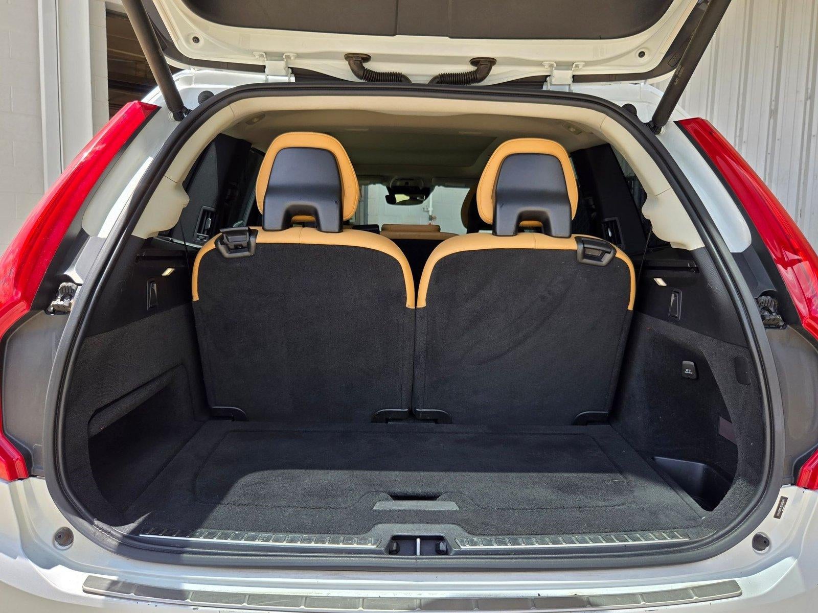 2016 Volvo XC90 T6 Momentum