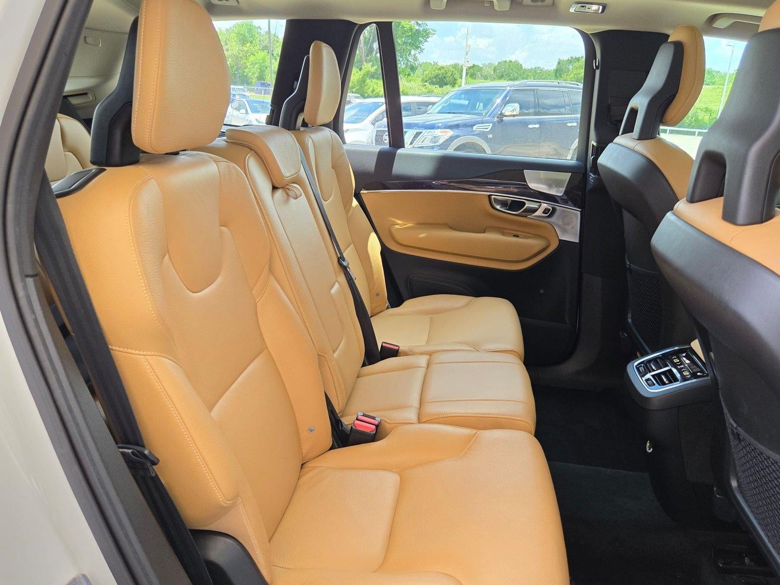 2016 Volvo XC90 T6 Momentum