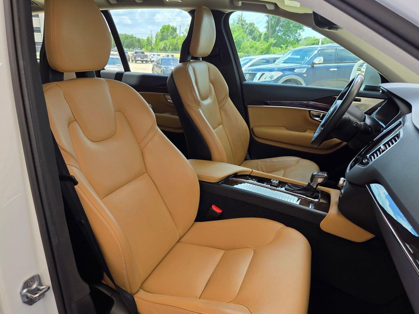 2016 Volvo XC90 T6 Momentum