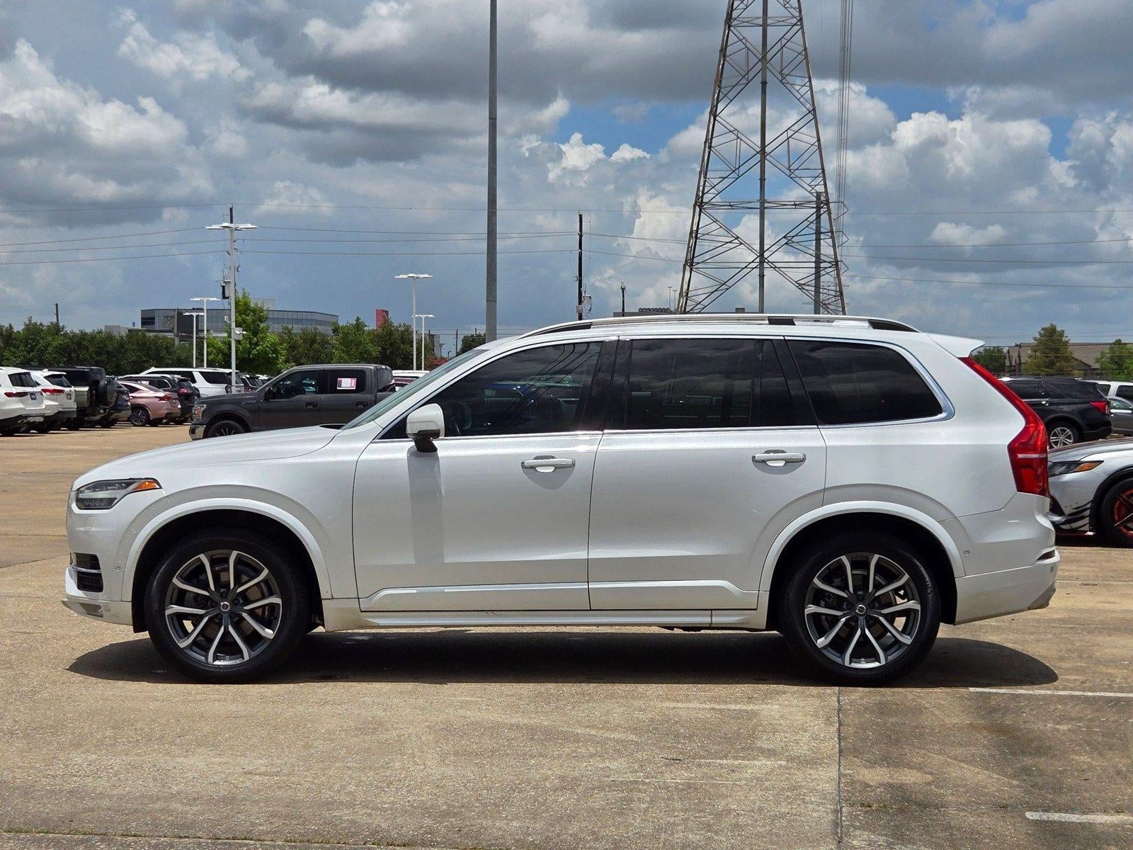 2016 Volvo XC90 T6 Momentum