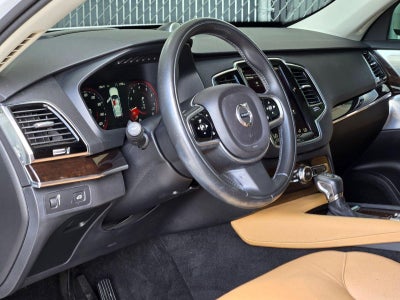 2016 Volvo XC90 T6 Momentum